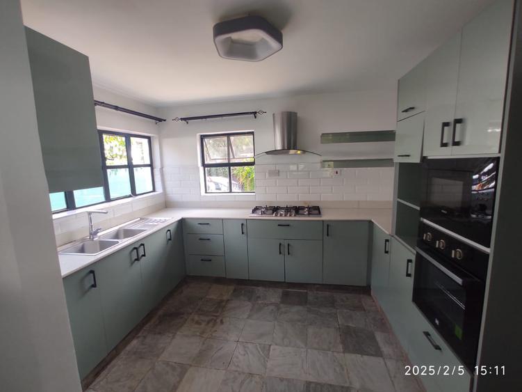 4 bed townhouse with en suite at kilimani