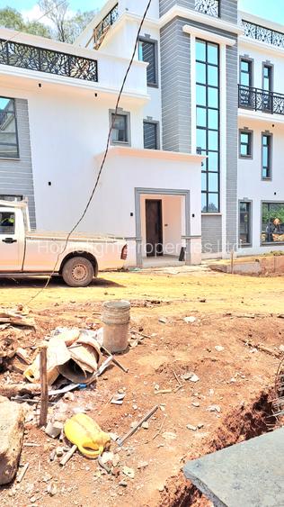 5 Bed Villa with En Suite at Lavington