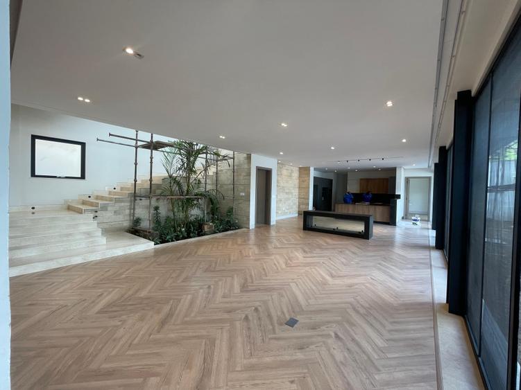 5 Bed Townhouse with En Suite in Brookside 5 Bed Townhouse with En Suite in Brookside