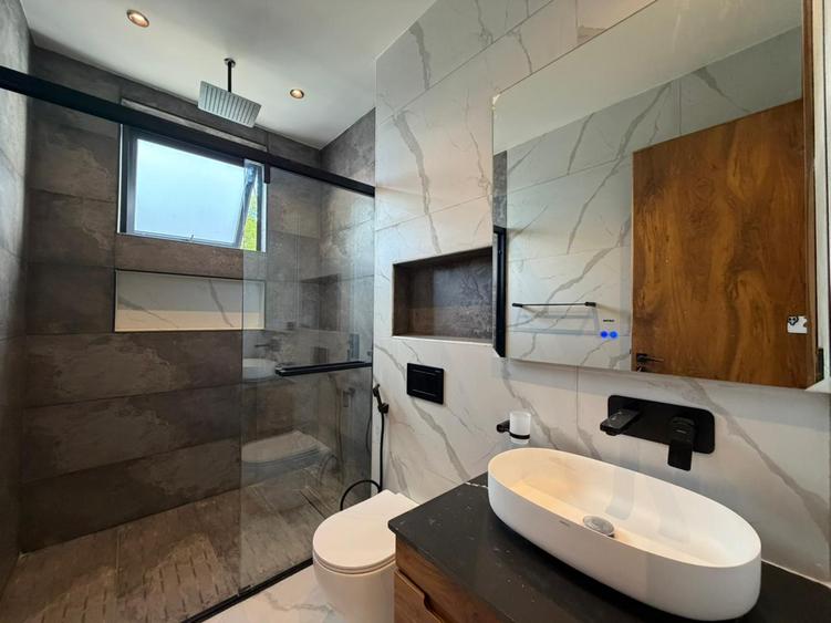 2 Bed Apartment with En Suite at Peponi Road - Bild 5