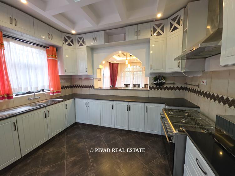 4 Bed Townhouse with Swimming Pool in Kiambu Road - Aanzicht 3