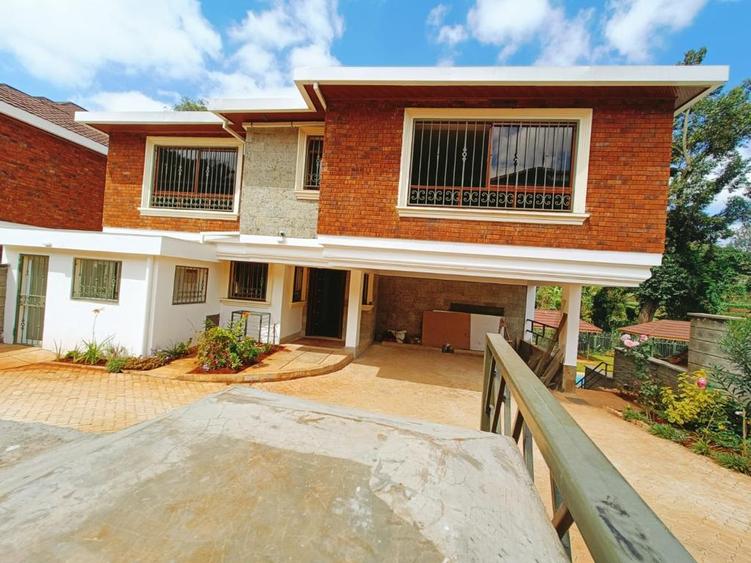 5 Bed Townhouse with En Suite in Spring Valley 5 Bed Townhouse with En Suite in Spring Valley