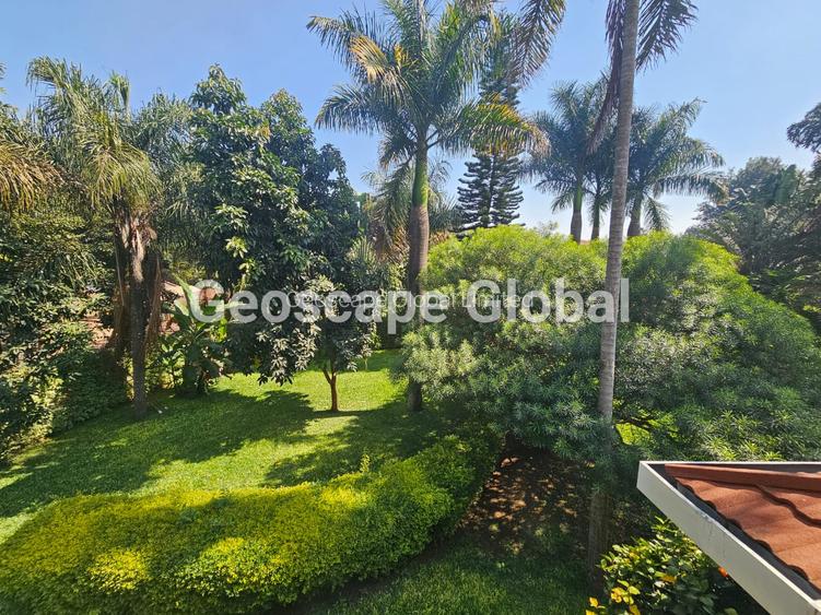 5 Bed House with En Suite in Runda