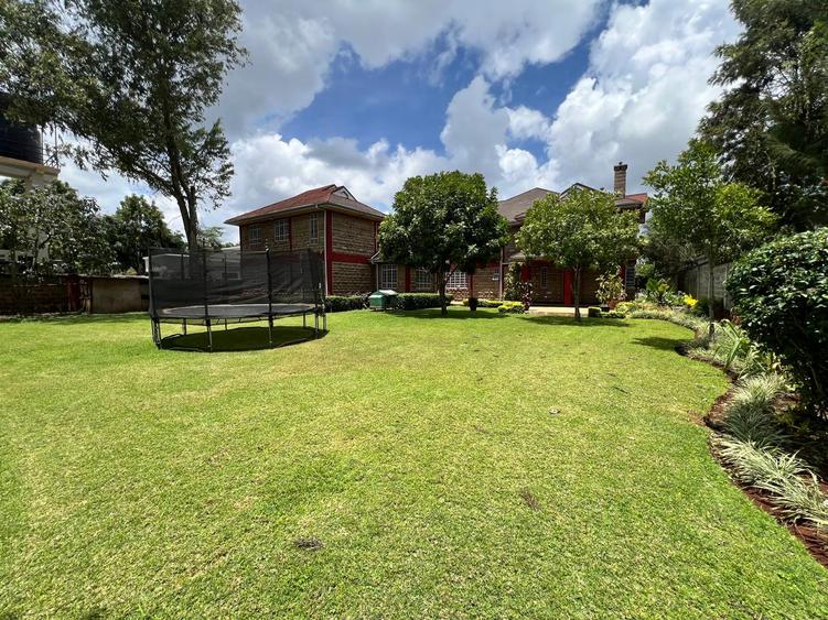 5 Bed House with En Suite in Runda