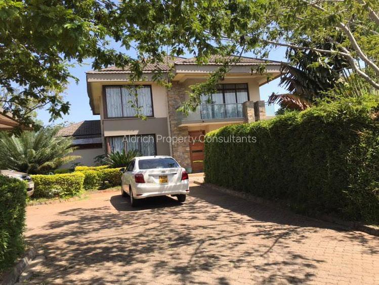 4 Bed Villa with En Suite in Ridgeways