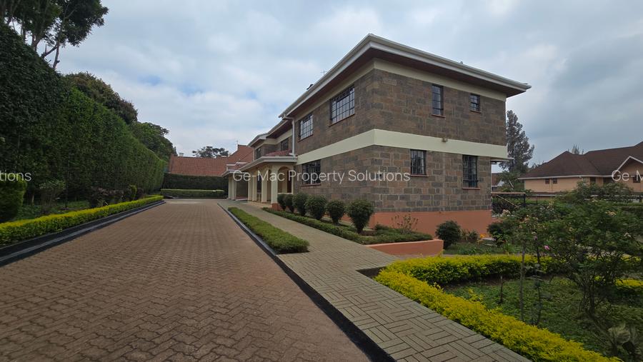 5 Bed House with En Suite in Runda