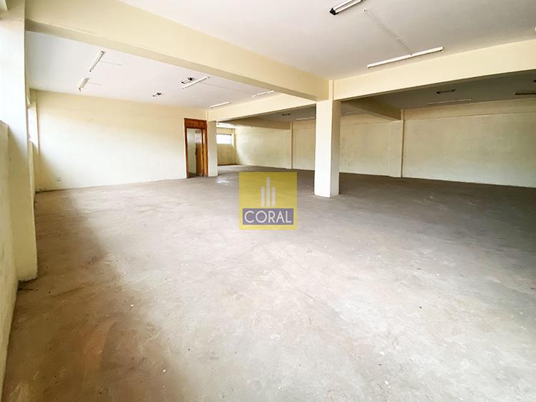 Warehouse with Lift in Ngara