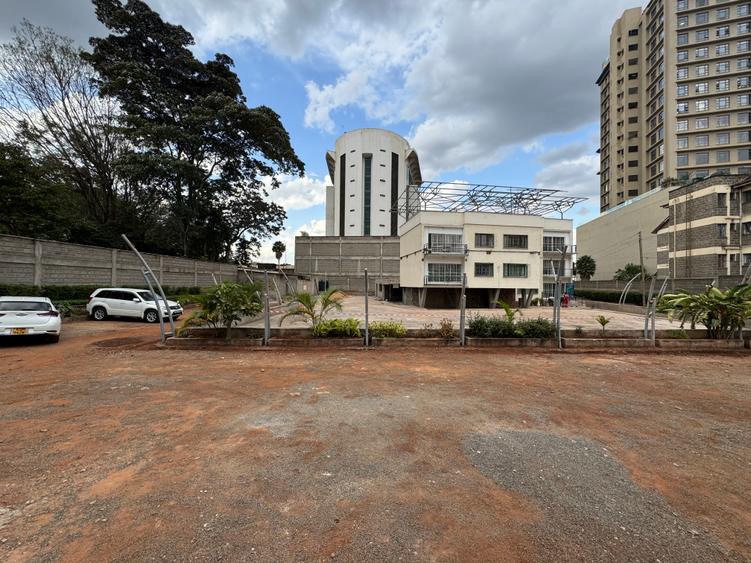 2,016 m² Commercial Property with Service Charge Included in Westlands Area