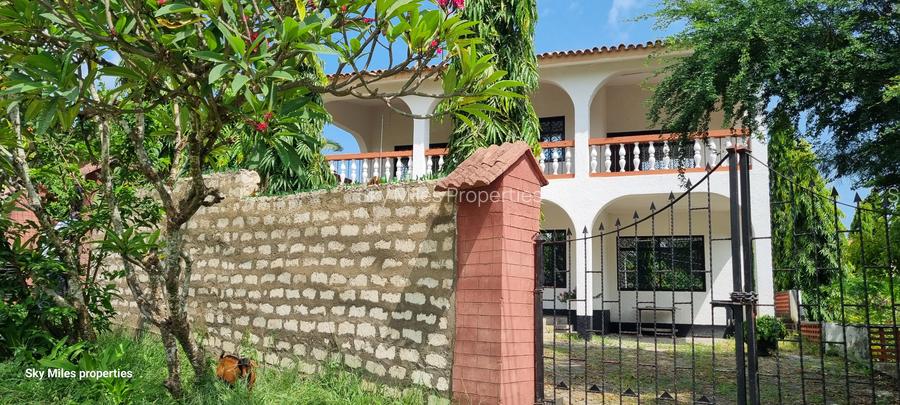 4 Bed House with En Suite at Portreitz