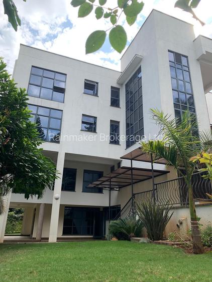 7 Bed House with En Suite in Nyari