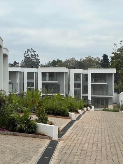 5 Bed Villa with En Suite in Lavington
