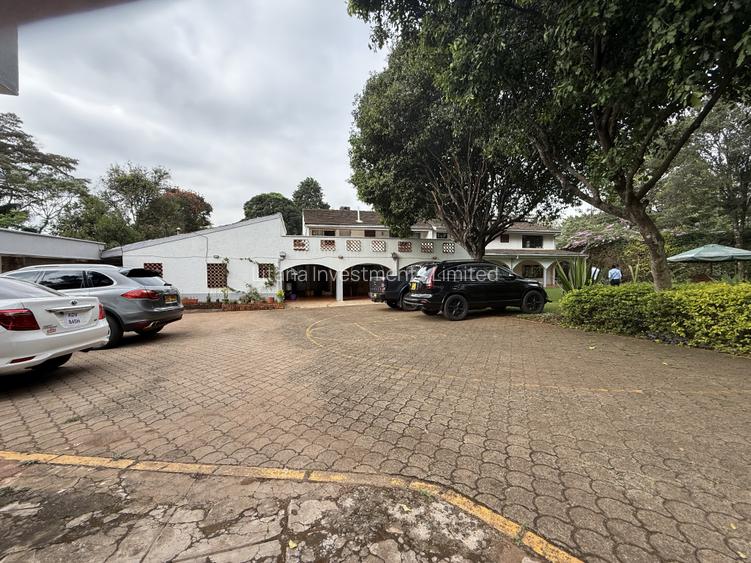7 Bed House with En Suite in Runda