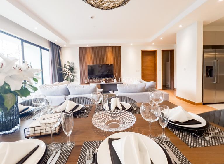 2 Bed Apartment with Swimming Pool in Riverside