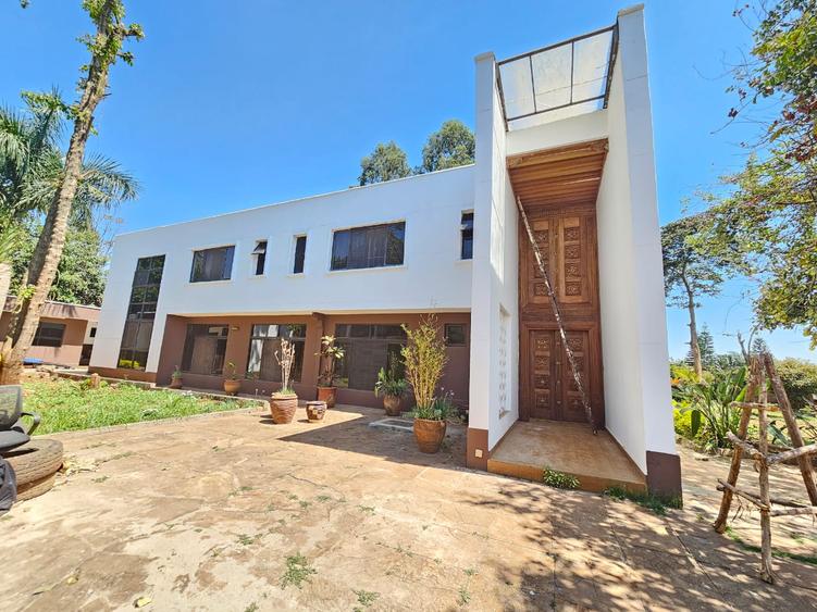 6 Bed House with En Suite in Runda