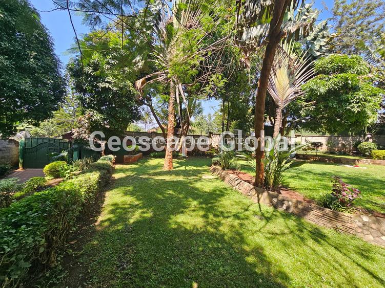 5 Bed House with En Suite in Runda