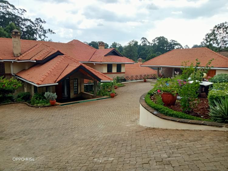 5 Bed House with En Suite in Nyari