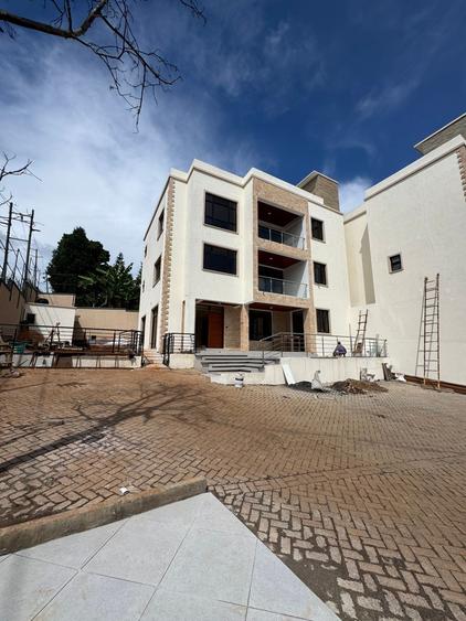 5 Bed Townhouse with En Suite in Spring Valley