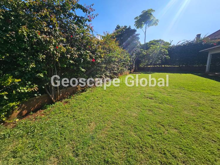 5 Bed House with En Suite in Runda