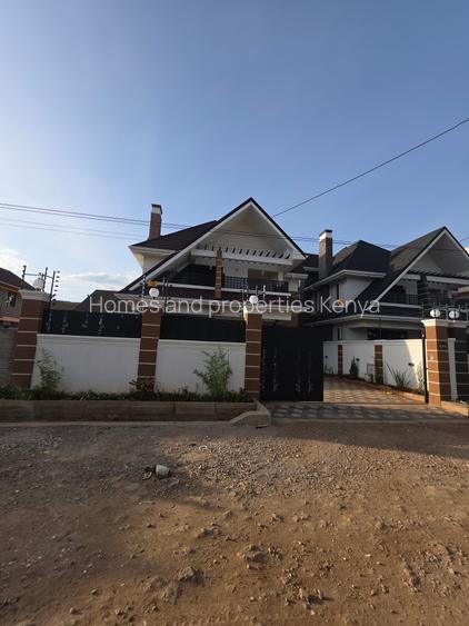 5 Bed Villa with En Suite in Membley