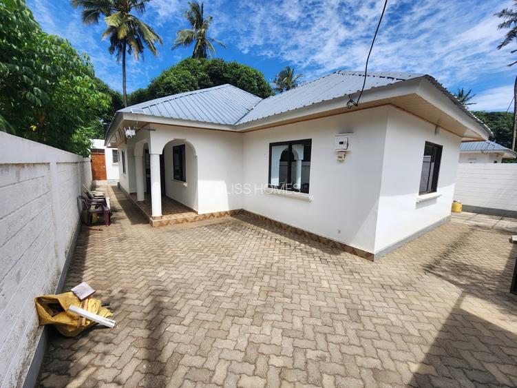 3 Bed House with En Suite at Majaoni