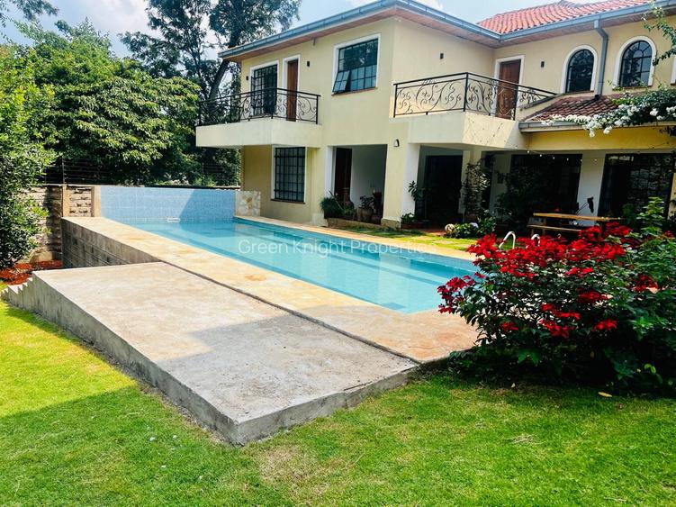 4 Bed House with En Suite in Ridgeways