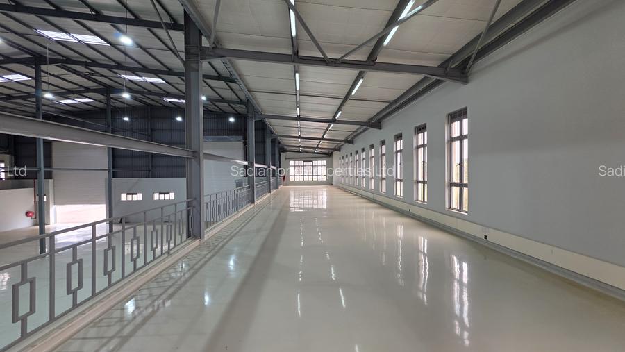 15,000 ft² Warehouse with Parking in Tatu City
