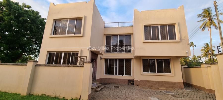 4 Bed Townhouse with En Suite at Kanamai