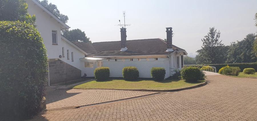 5 bed house with en suite in ridgeways