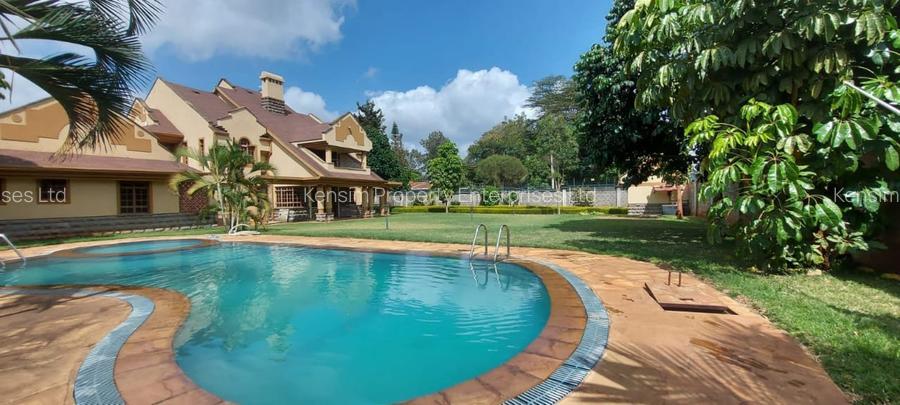 5 Bed House with En Suite in Runda