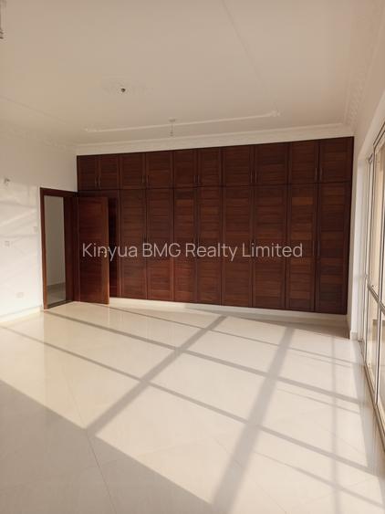 3 Bed Villa with En Suite in Nyali Area