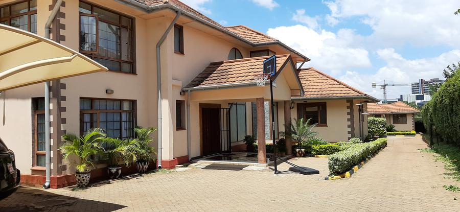 4 Bed Townhouse with En Suite in Runda 4 Bed Townhouse with En Suite in Runda