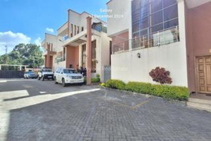 5 Bed Townhouse with En Suite at Lavington