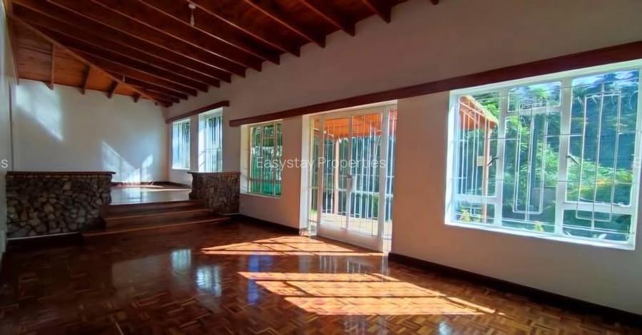 4 Bed House with En Suite in Riverside