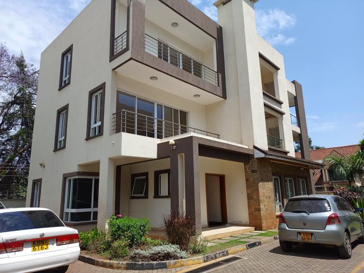 5 Bed Villa with En Suite in Lavington