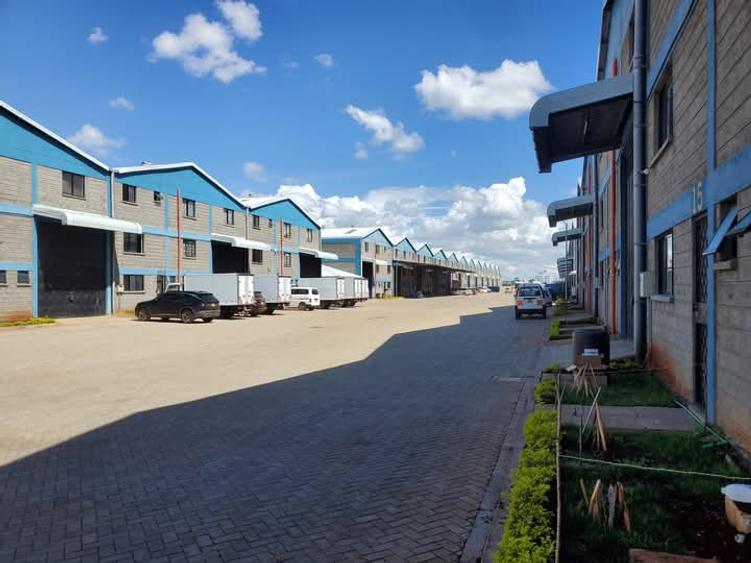 7,616 ft² warehouse with service charge included at infinity road