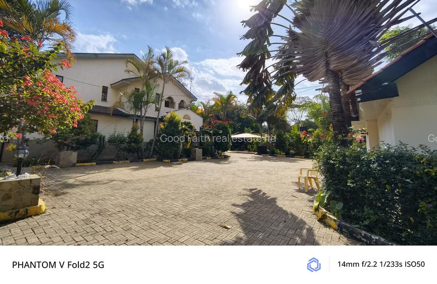 5 Bed House with En Suite in Runda