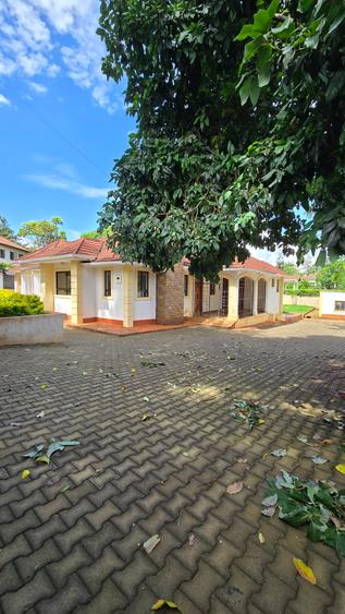 4 Bed House with En Suite in Runda