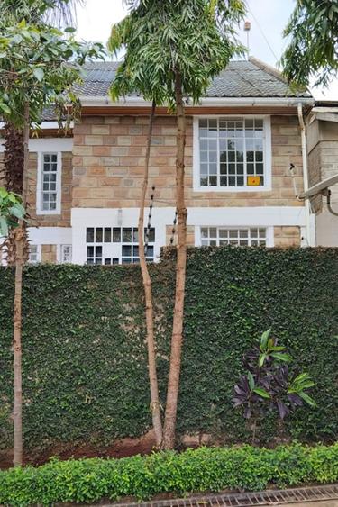 3 Bed Townhouse with En Suite in Membley 3 Bed Townhouse with En Suite in Membley