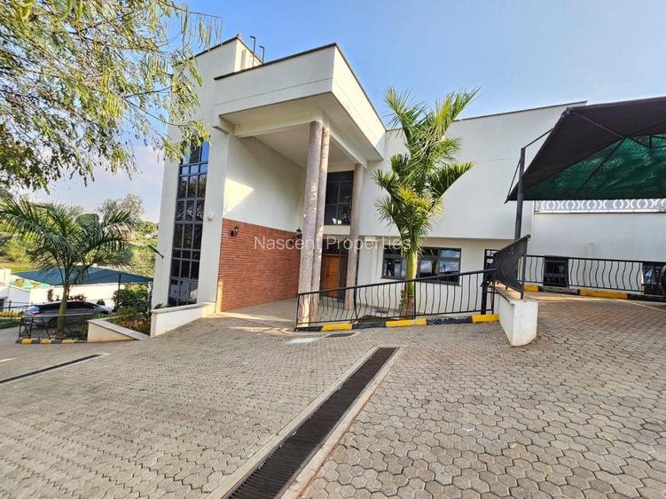 7 Bed House with En Suite in Nyari