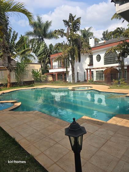 5 Bed Townhouse with En Suite in Nyari