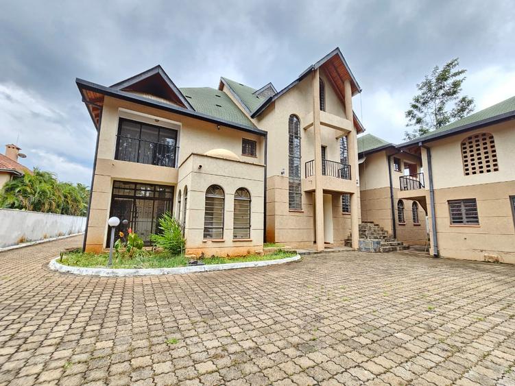 6 Bed House with En Suite in Runda