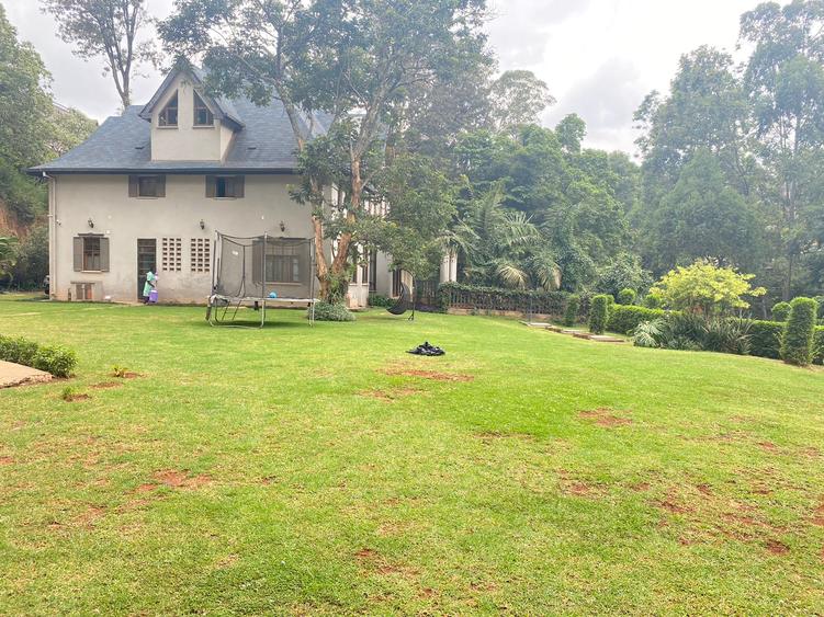 5 Bed Villa with En Suite in Spring Valley - Vista 3