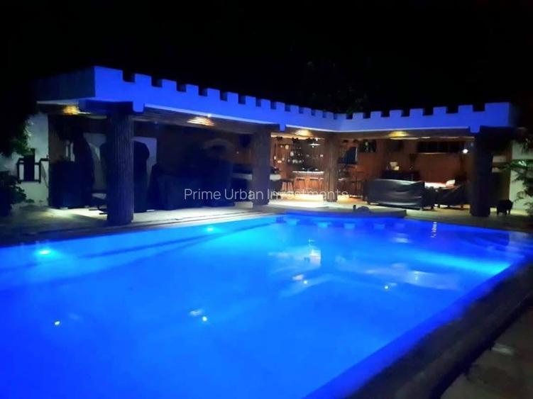 5 Bed Villa with En Suite in Kikambala