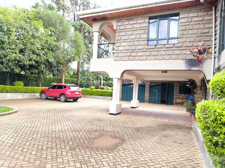 6 Bed House with En Suite in Runda