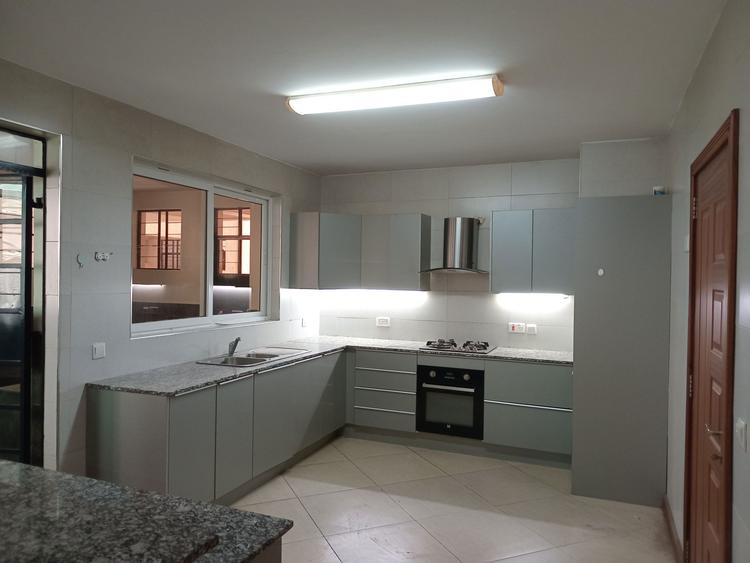 4 Bed Apartment with En Suite in Parklands 4 Bed Apartment with En Suite in Parklands