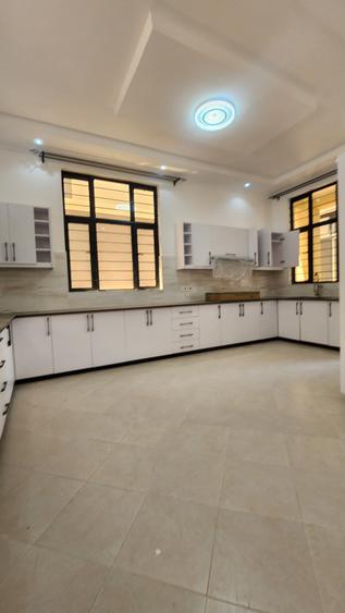 5 Bed House at Mugutha - Vista 3