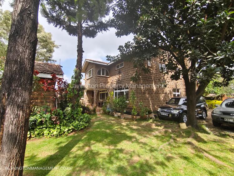 5 Bed House with En Suite at Lavington Green