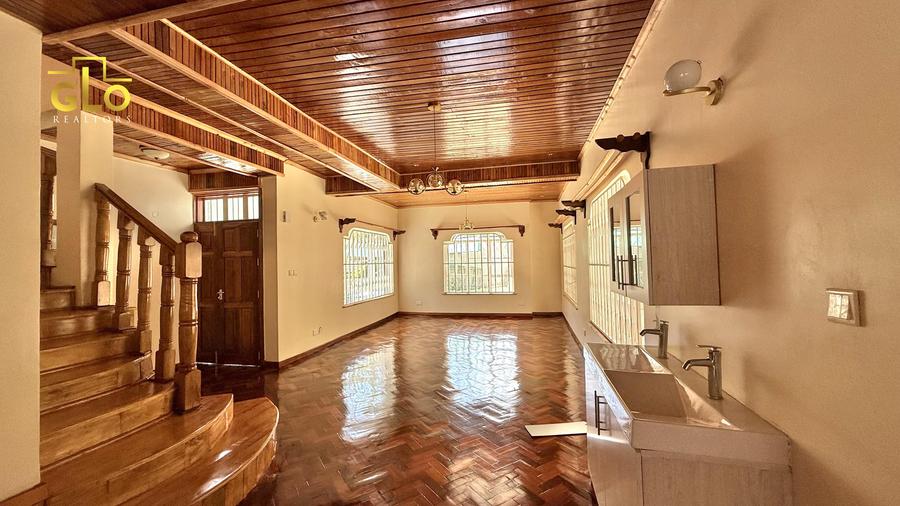 4 Bed Villa with En Suite in Spring Valley 4 Bed Villa with En Suite in Spring Valley
