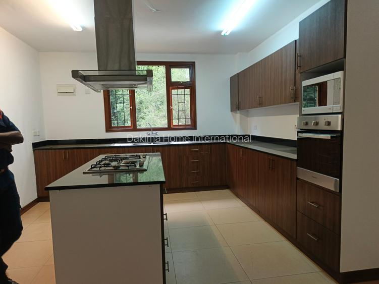 3 Bed Apartment with En Suite in Riverside