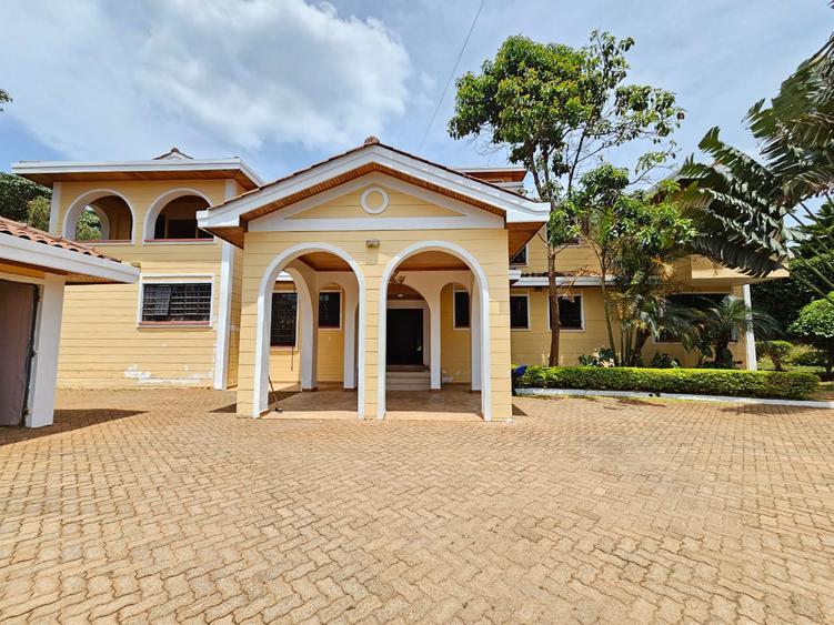 5 Bed House with En Suite in Runda